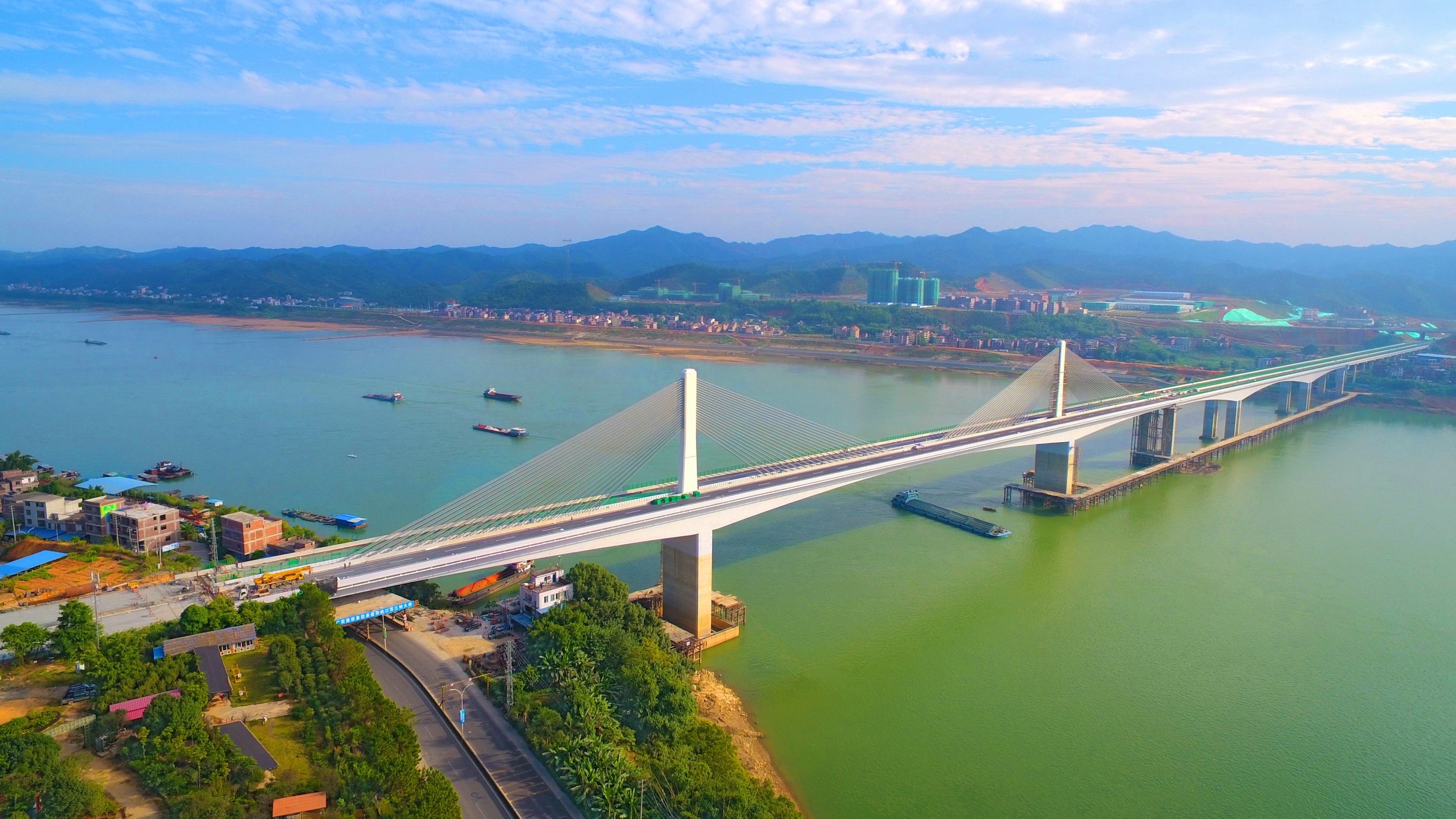 梧州市环城公路扶典口西江特大桥