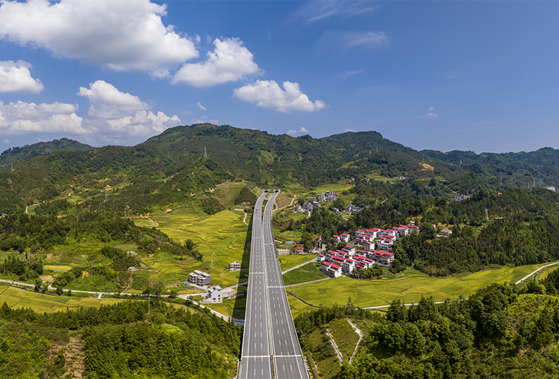 天峨经凤山至巴马高速公路