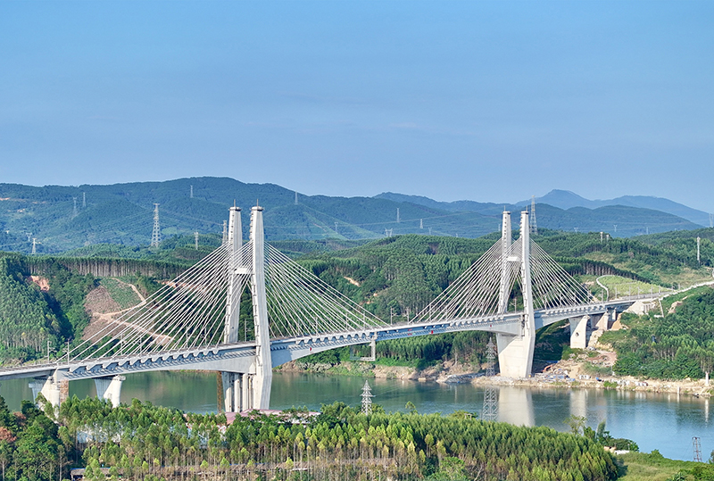 1.1大桥空境：六律邕江特大桥.jpg
