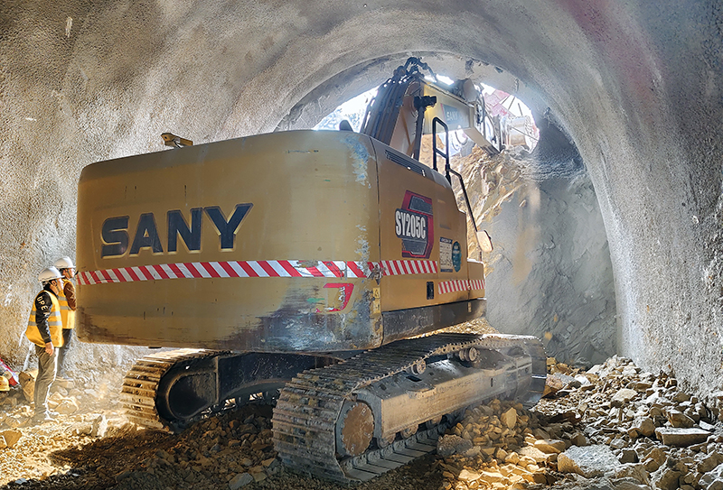 黄百铁路迎山2号隧道顺利贯通。吕松洋 摄.jpg